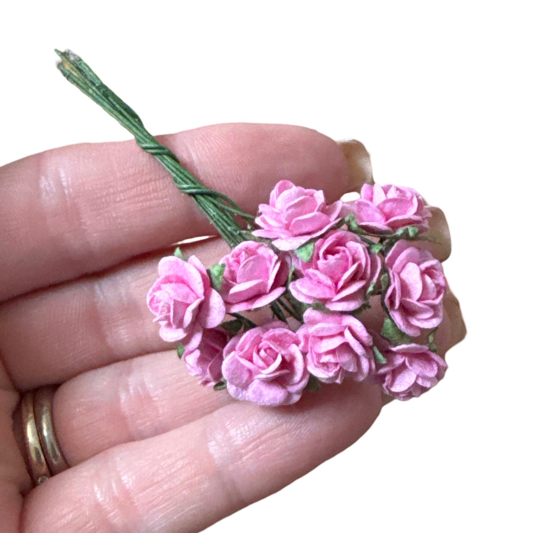 Fleurs en papier de mûrier rose bonbon 1 cm - Roses à pétales arrondis 1 cm - Rose bonbon - 10 pièces / 50 pièces