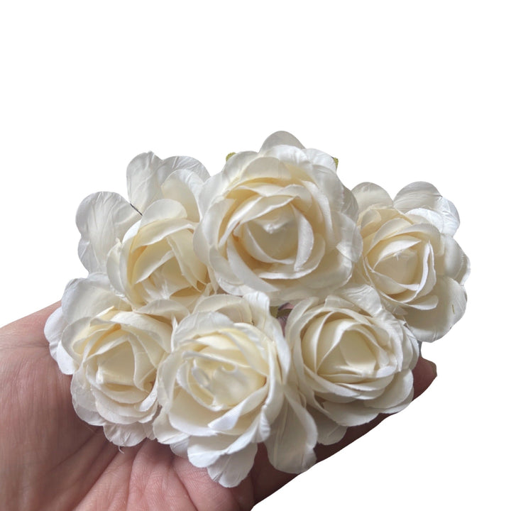 Roses en soie crème