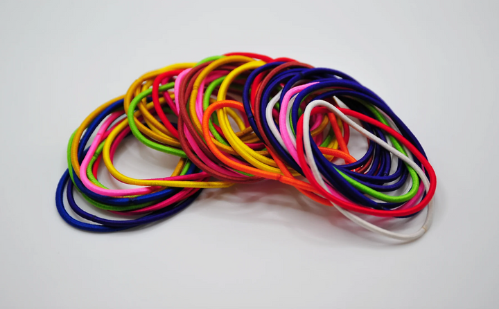 Lots multiples d'élastiques fins