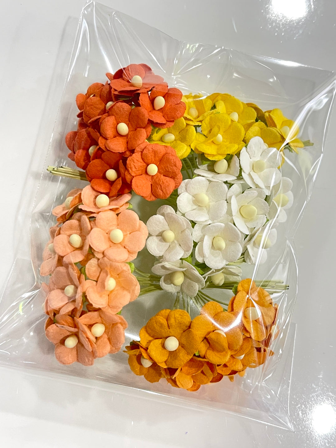 PRÉCOMMANDE Mixte Orange 15mm Sweetheart Blossoms Mulberry Paper Flowers - Vrac 50 Pack