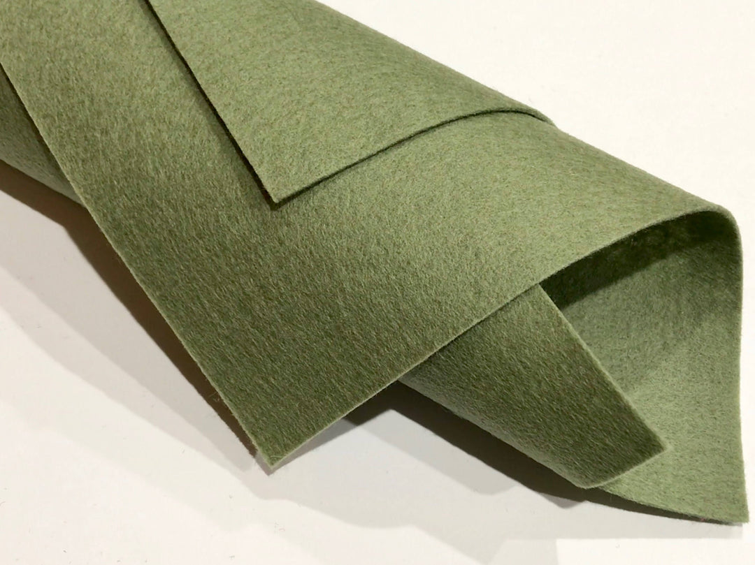 Feuille de feutre de laine mérinos mousse verte 1 mm 8 x 11" - N° 63