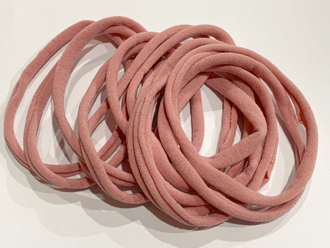 Bandeaux élastiques en nylon mince | Rose poussiéreux | 5-6 mm | 26 cm