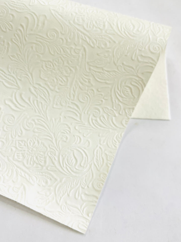 Similicuir en relief floral vintage blanc par feuille
