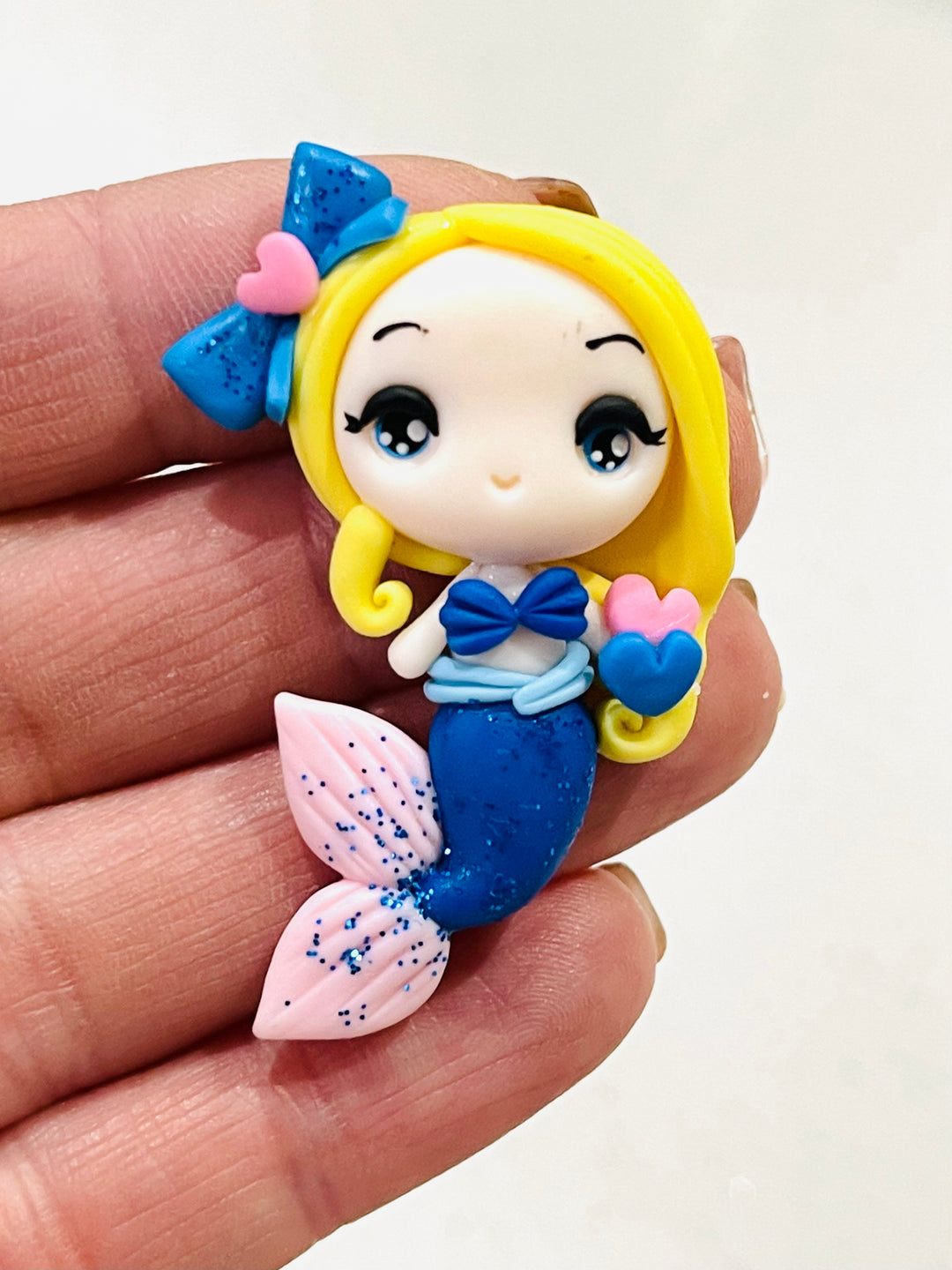 Embellissement en argile sirène bleu vif