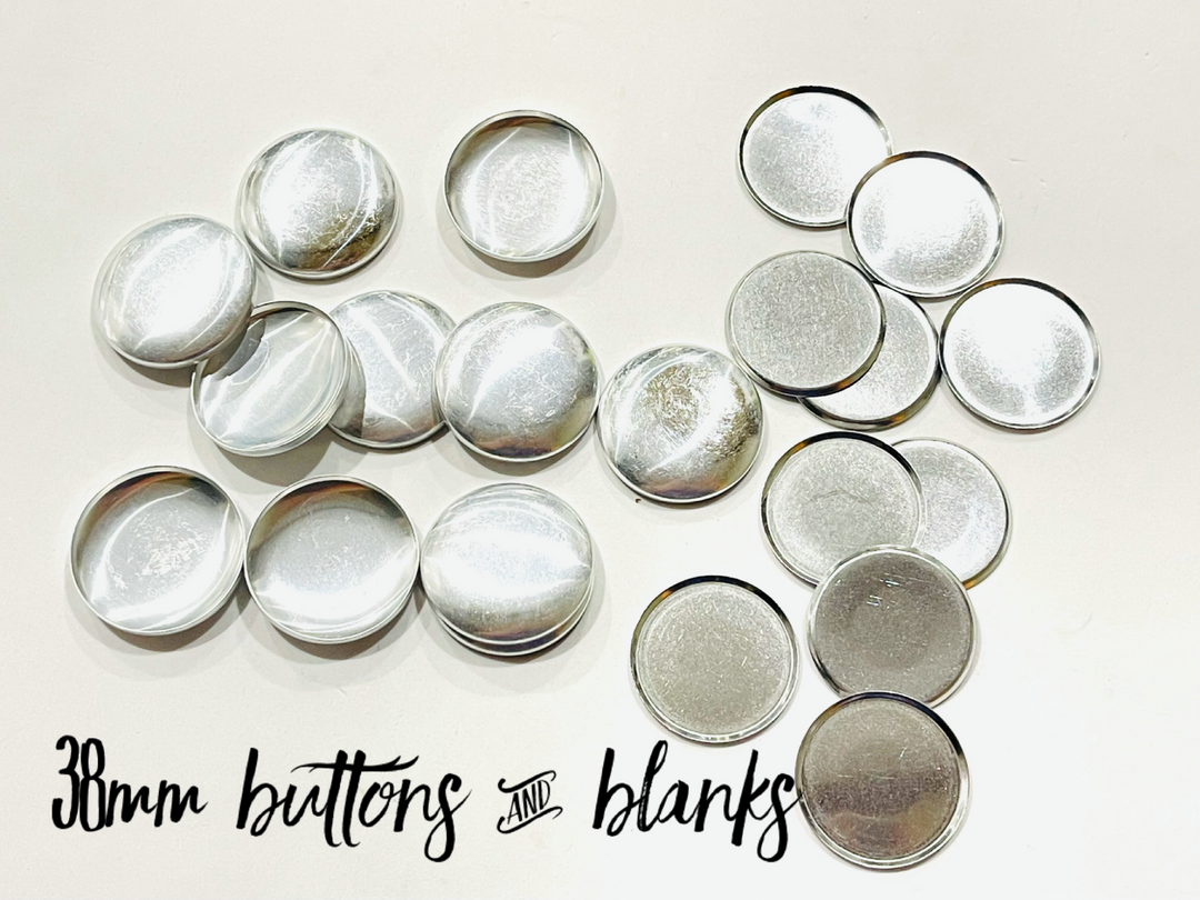 Boutons en tissu auto-recouverts de 38 mm avec dos plat, ensembles de 20 ou 50 - Gamme Oliver et May Everyday