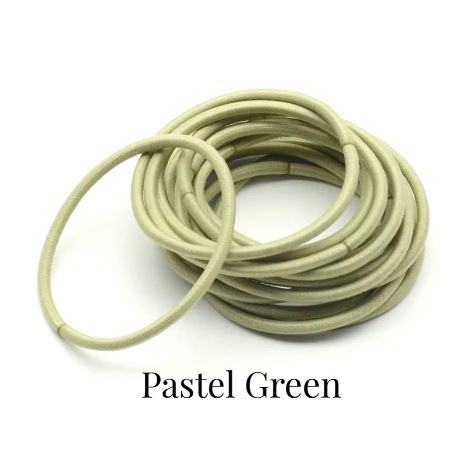 Élastiques fins pour cheveux. 