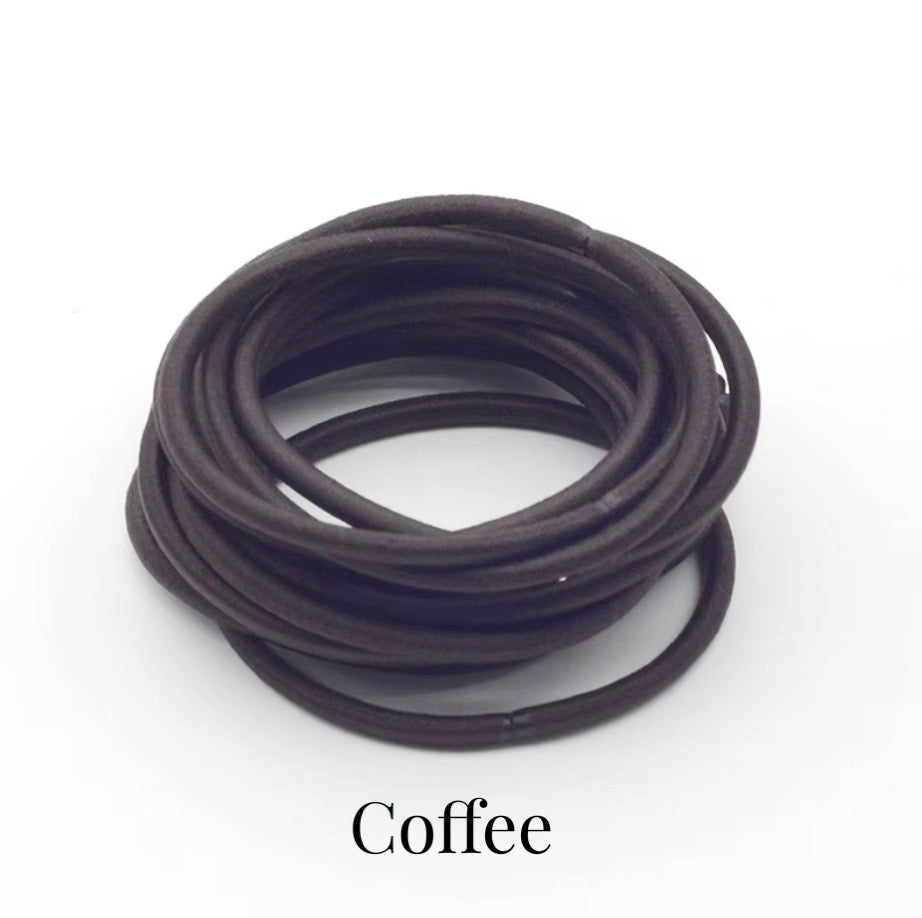 Élastiques fins pour cheveux. 