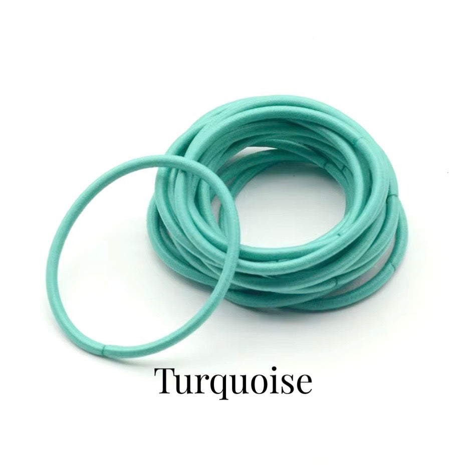 Élastiques fins pour cheveux. 