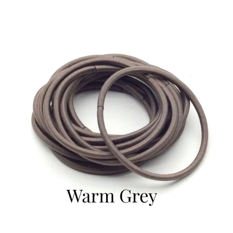 Élastiques fins pour cheveux. 