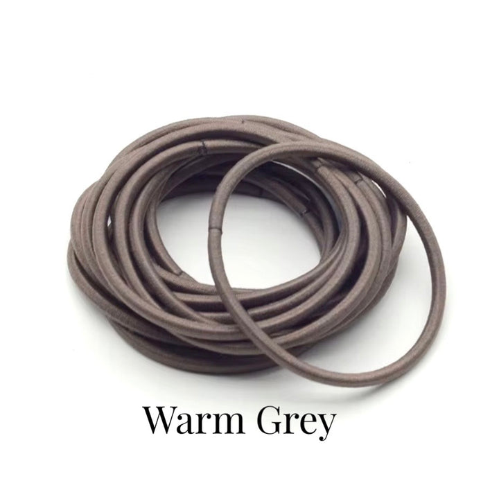 Élastiques fins pour cheveux. 