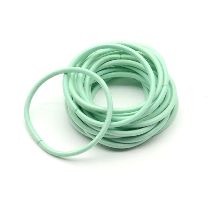 Élastiques fins pour cheveux. 