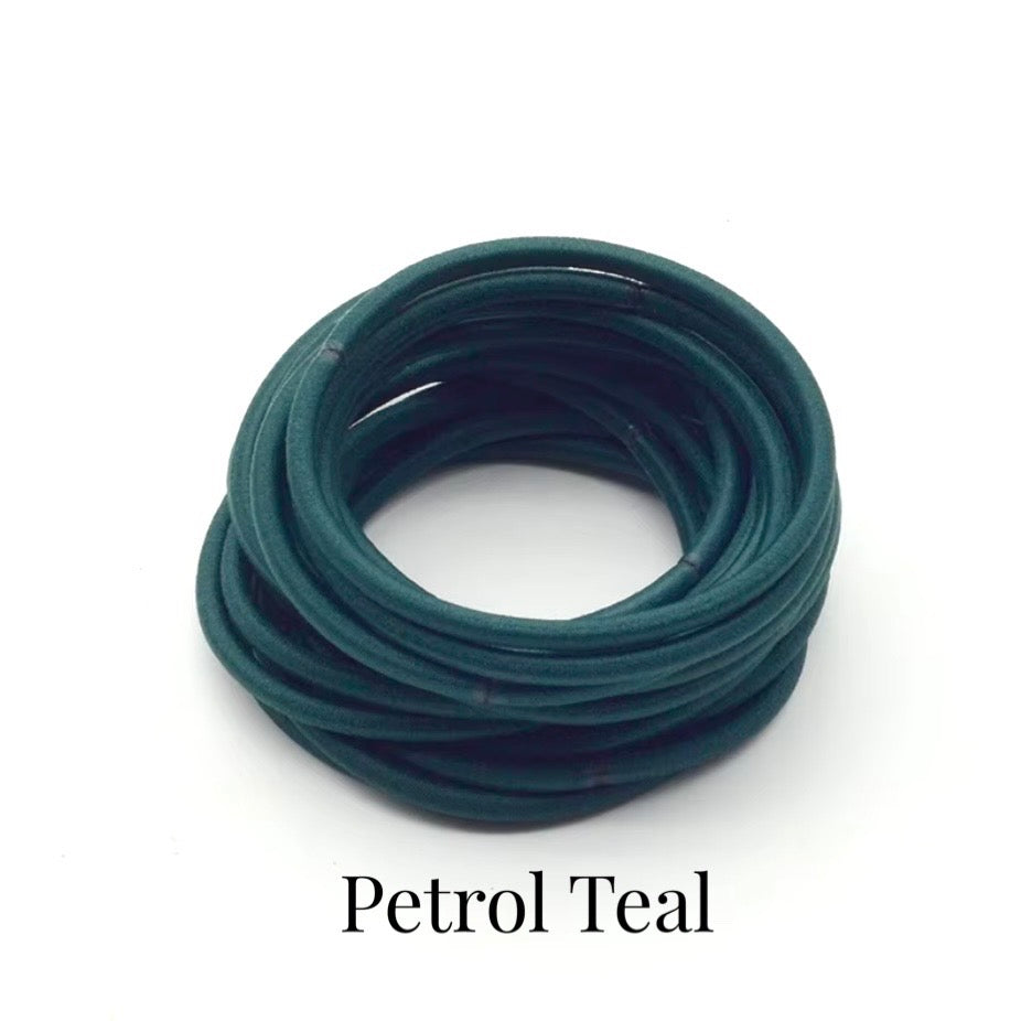 Élastiques fins pour cheveux. 