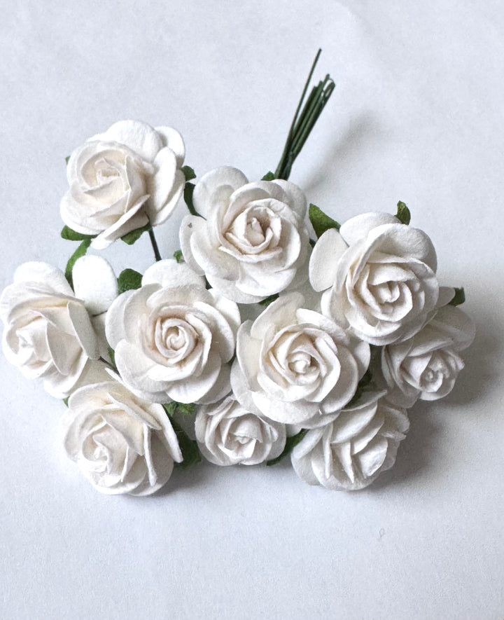 Fleurs en papier de mûrier blanc de 2 cm - Roses à pétales arrondis de 2 cm - Blanc - 10 pièces / 50 pièces -