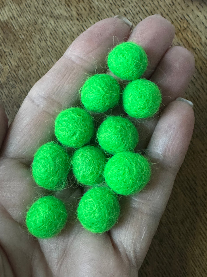 100% Wool Felt Balls 1cm 3/8” ~ Bright Green