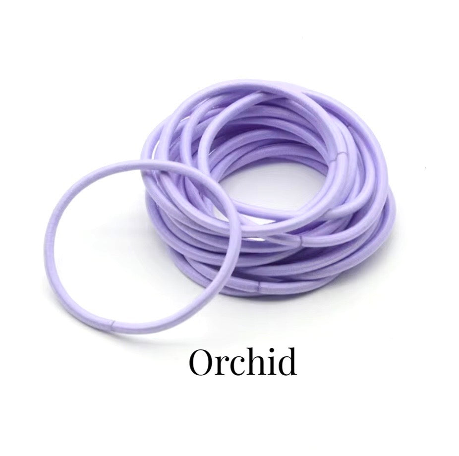 Élastiques fins pour cheveux. 