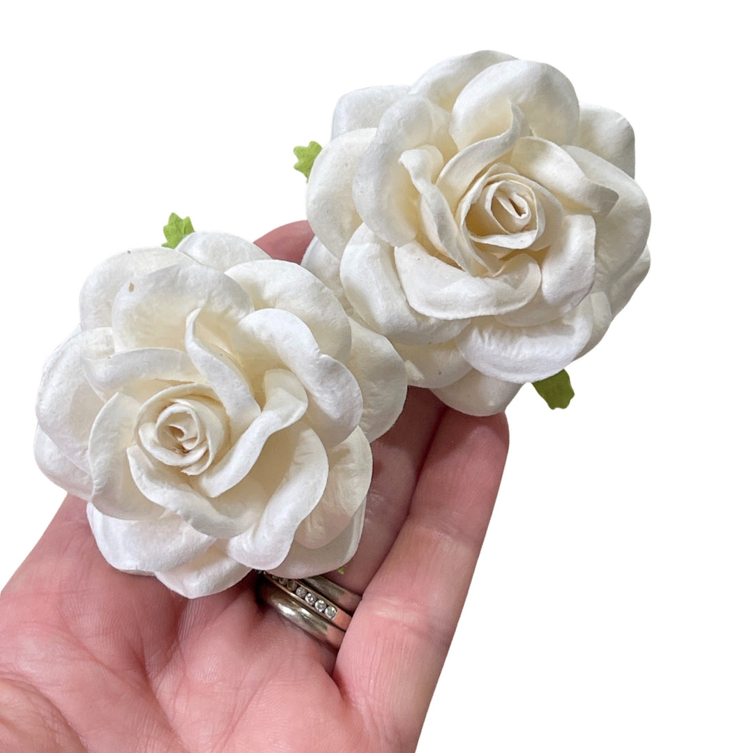 Creamy White Chelsea Mulberry Roses