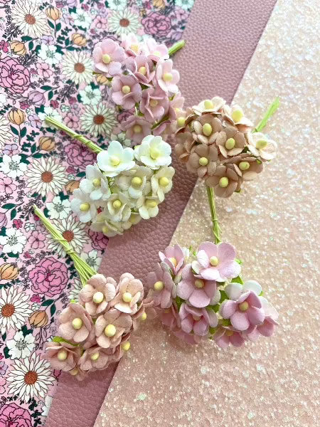 PRÉCOMMANDE Spring Pink Boho 15mm Sweetheart Blossoms Mulberry Paper Flowers - En vrac 50 nuances Pantone mélangées 