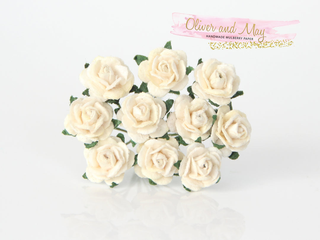 10 pcs fleurs en papier de mûrier - mini roses à pétales arrondis de 1 cm - crème 