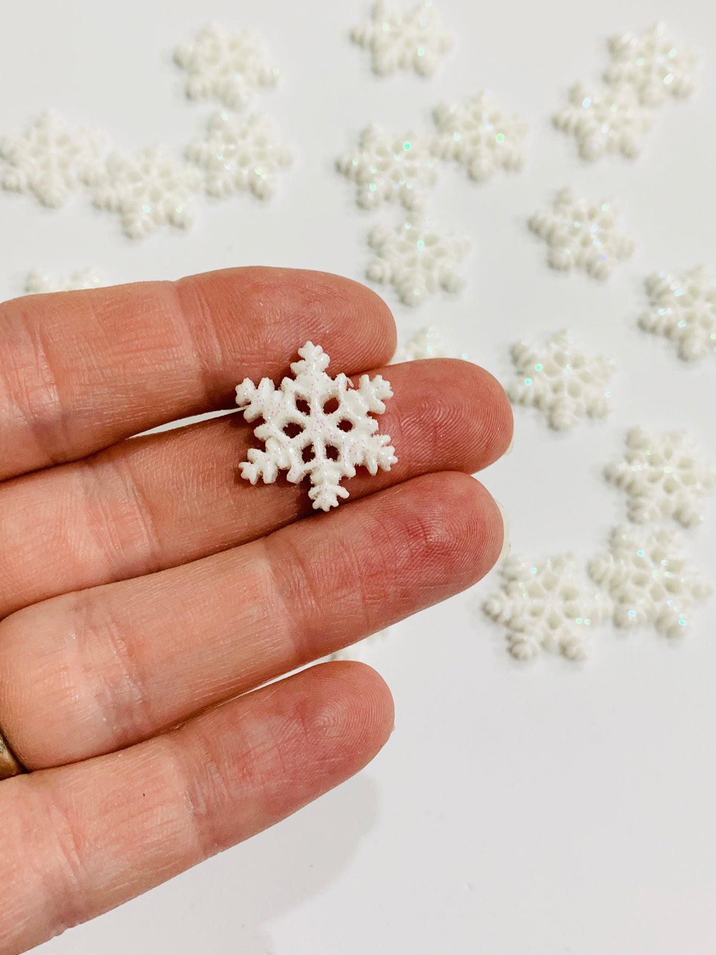 10pcs White Snowflake Glitter Resins