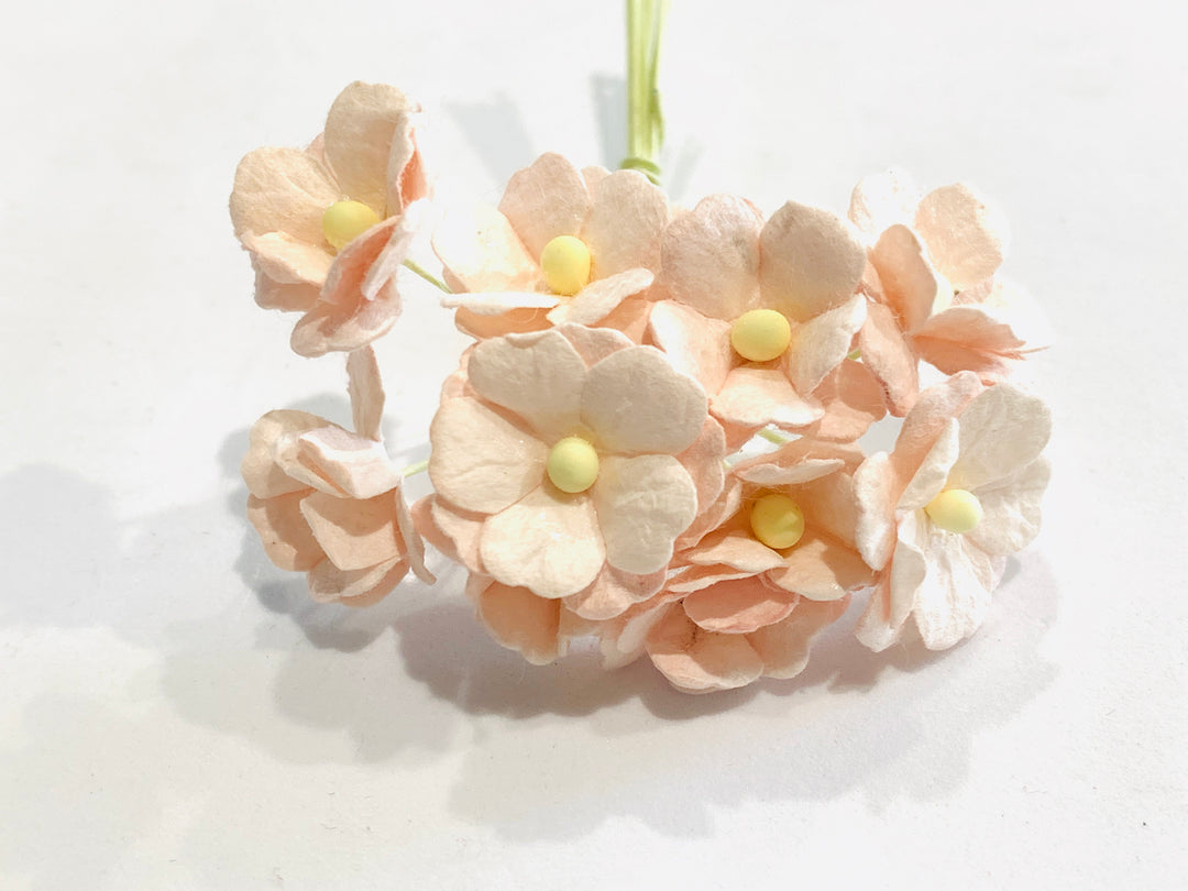 10 pièces fleurs en papier de mûrier 1-2 cm fleurs de cerisier - Blush 