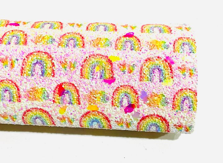 Tissu à grosses paillettes multicolores avec un arc-en-ciel blanc et guimauve