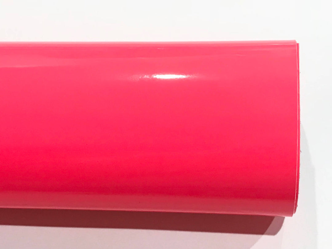 Feuille A4 de cuir verni rose fluo, similicuir PU lisse et brillant - 0,75 mm