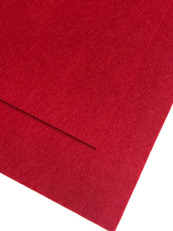 Feutre de laine mérinos rouge riche de 1 mm, feuille de 8 x 11 po - N° 07