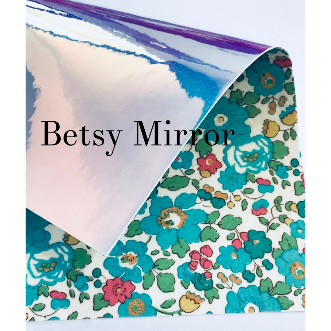 Liberty Betsy Mirror Green Feuilles de tissu double face - Prêtes à expédier