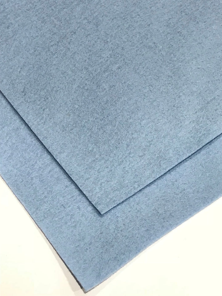 Feuille de feutre de laine mérinos bleu ciel 1 mm 8 x 11" - N° 75