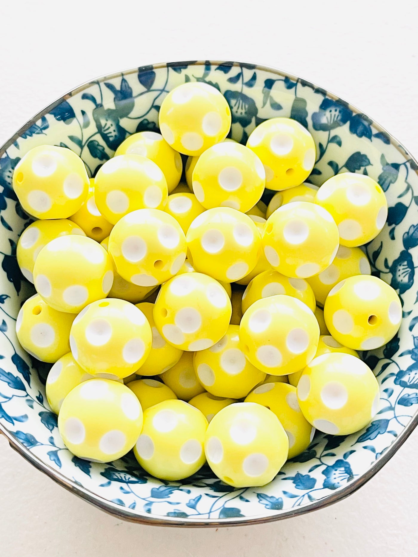 Pastel Yellow Polkadot 20mm Bubblegum Beads