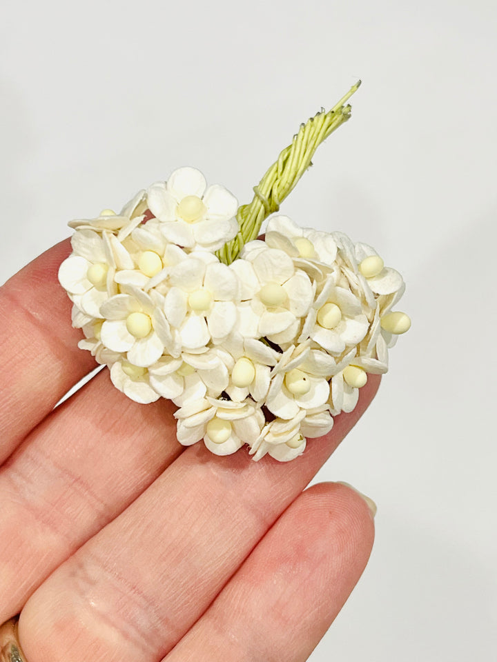 Papier de mûrier miniature Sweetheart Blossoms de 10 mm (20 tiges par lot)