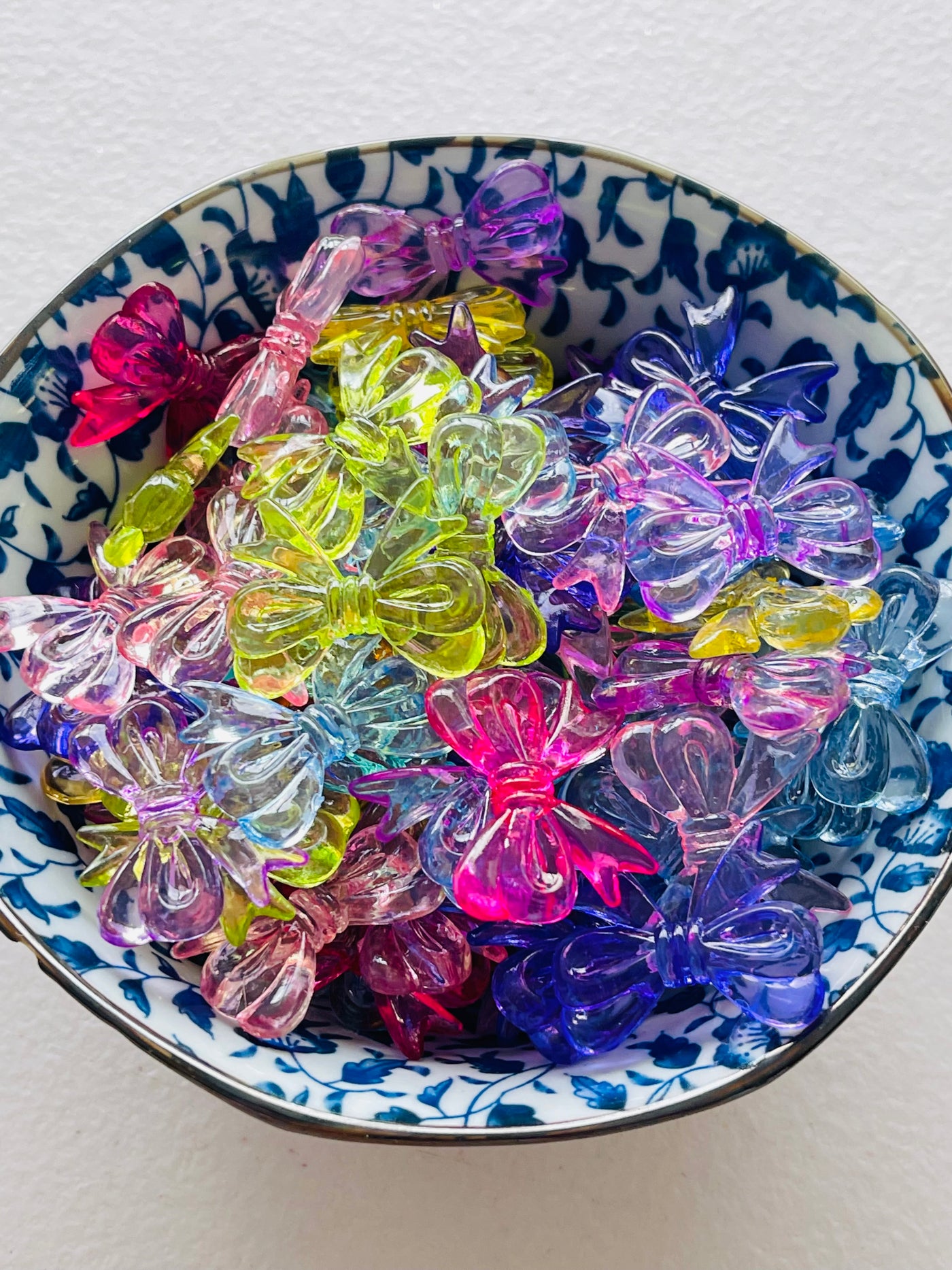 25 x Translucent Bow Beads Mix 23x29cm
