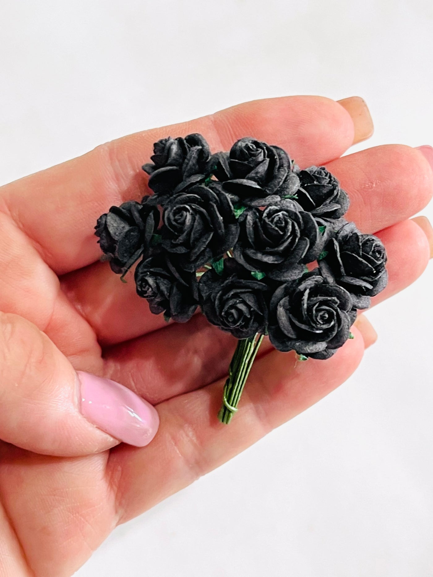 10 Pcs / 100 Pcs Mulberry Paper Flowers - 1.5cm Rounded Petal Roses - Black