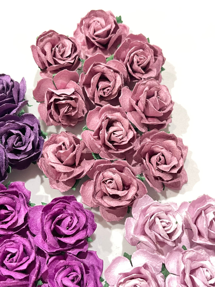 Paquet de 50 roses sauvages mélangées de 30 mm, violet, lilas, roses en papier de mûrier (10 couleurs, 5 tiges par couleur)