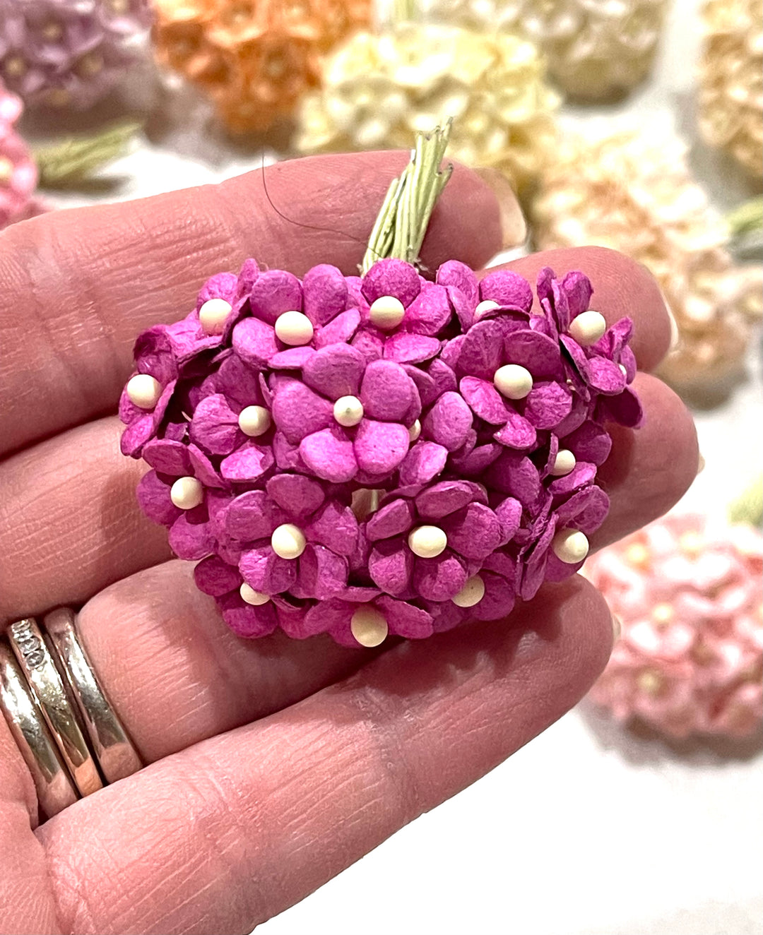 Papier de mûrier miniature Sweetheart Blossoms de 10 mm (20 tiges par lot)