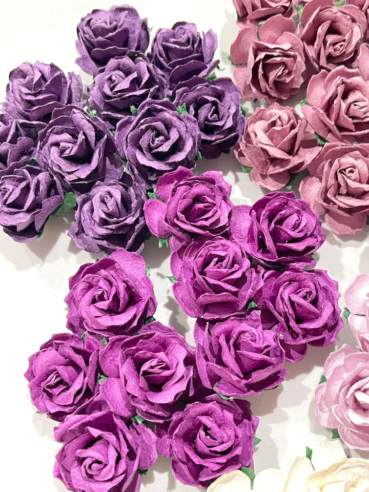 Paquet de 50 roses sauvages mélangées de 30 mm, violet, lilas, roses en papier de mûrier (10 couleurs, 5 tiges par couleur)