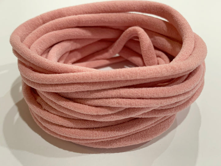 Bandeaux élastiques en nylon mince | Rose poussiéreux | 5-6 mm | 26 cm