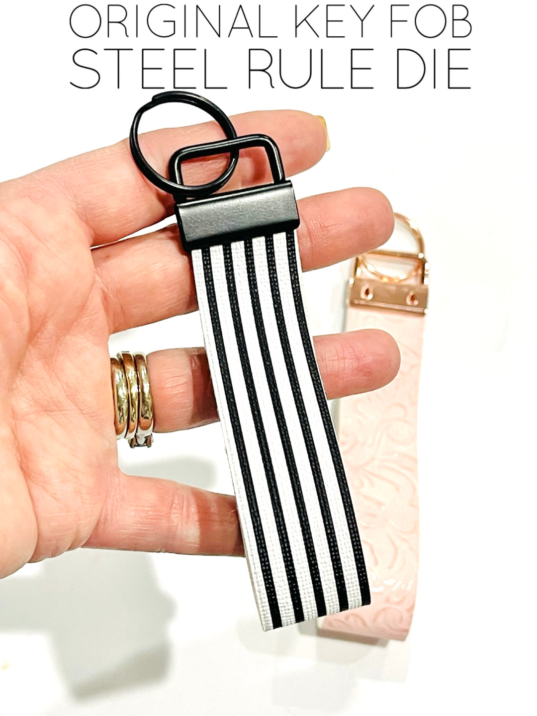 Porte-clés original en acier avec règle multi-matrice pour porte-clés avec bracelet - Précommande