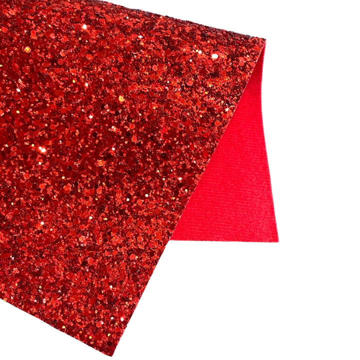 Cuir épais rouge pailleté avec arrière en feutre rouge.