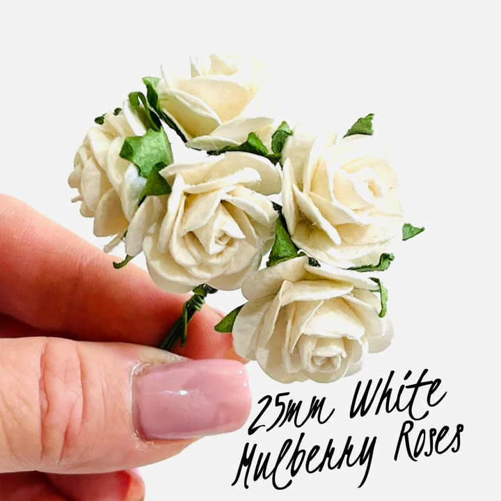 10pcs fleurs en papier de mûrier - roses à pétales arrondis de 2,5 cm - blanc